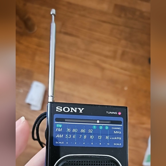 Sony ICF-S16 FM/AM RADIO - Picture 3 of 4